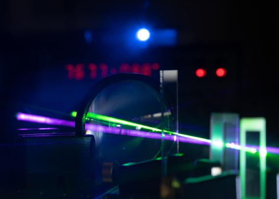 Experiment with lasers in the laboratory of Photonics